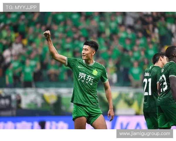 法比奥幽默回应裤子破洞事件揭示他为比赛付出的努力与坚持